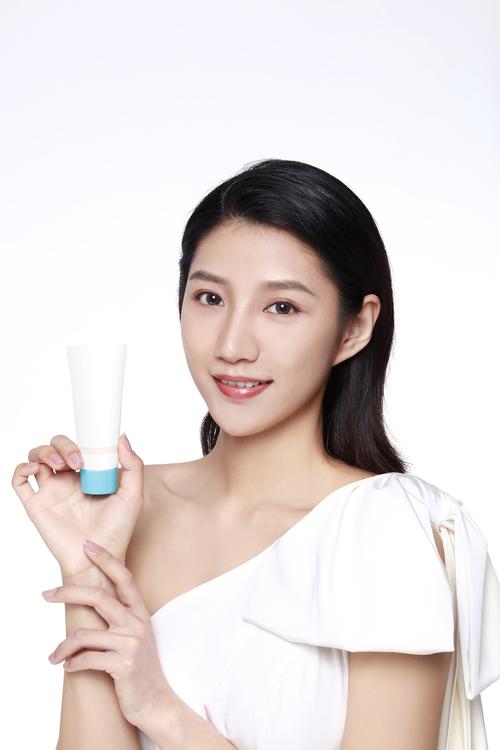 视觉叙事的艺术 化妆品白底对比图背后的美学与营销逻辑